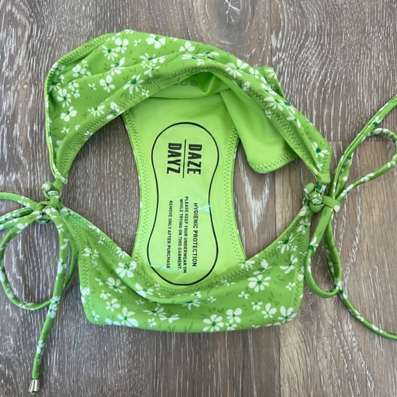 Daze Dayz Perry String Bikini Bottom Green Floral NWOT - Picture 6 of 11